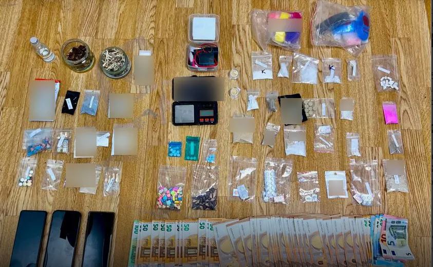 Νέος Κόσμος: Συνελήφθη DJ για κατοχή και διακίνηση ναρκωτικών – Μοίραζε φυλλάδιο με…οδηγίες