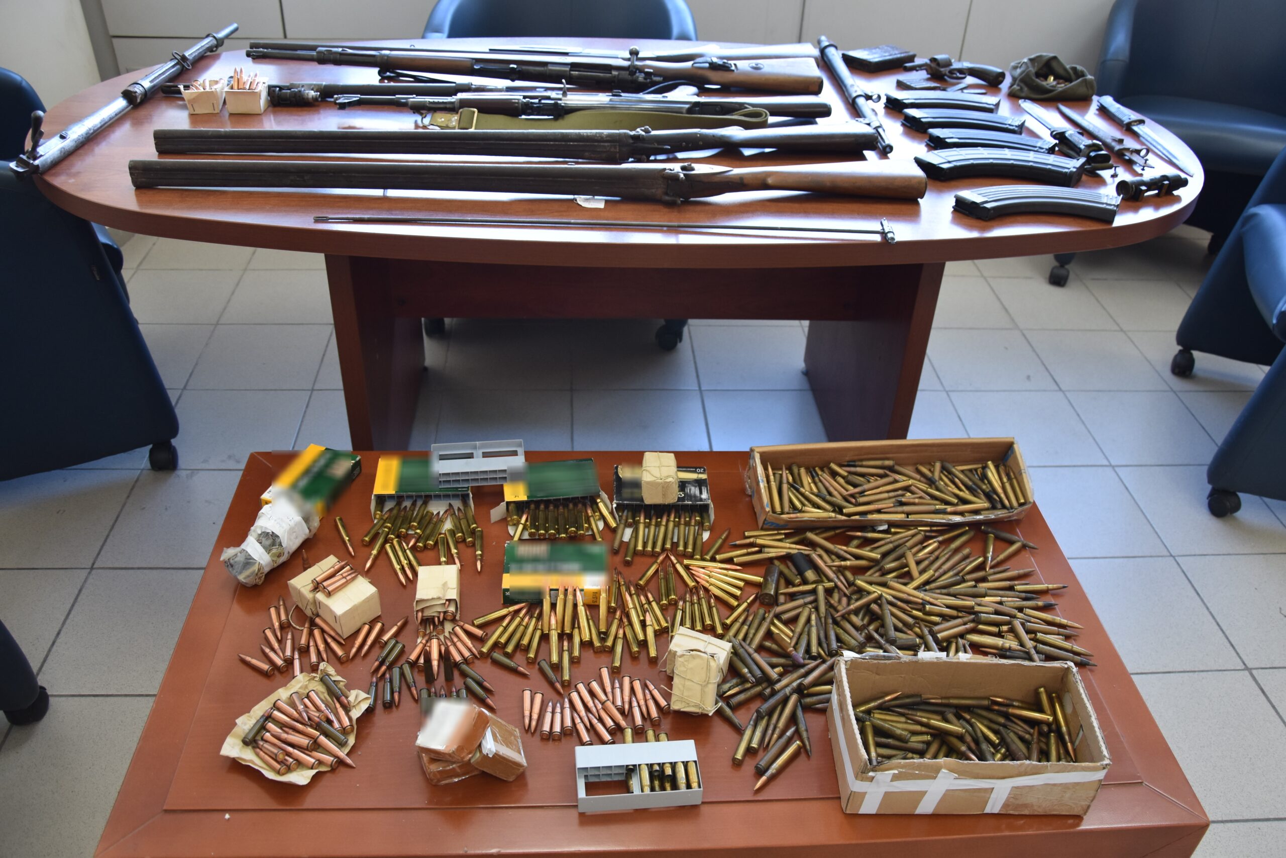 Ηράκλειο: Ξετρύπωσαν… οπλοστάσιο οι αστυνομικοί – Χειροπέδες σε 54χρονο