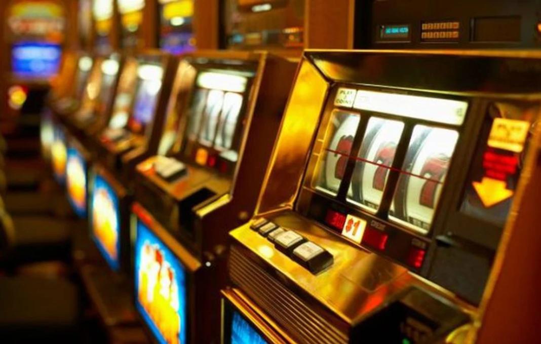 Συνελήφθη ο υπεύθυνος σε κατάστημα στο Κερατσίνι όπου λειτουργούσαν παράνομα «φρουτάκια»