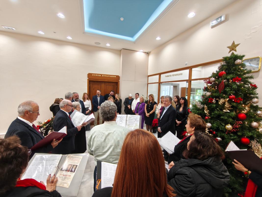 Ευχές και κάλαντα στον Περιφερειάρχη Κρήτης για τα Χριστούγεννα