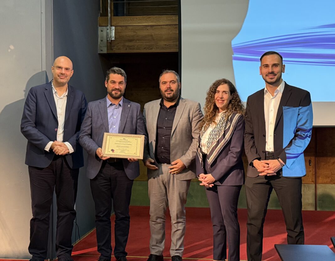 Η Ένωση Νέων Αυτοδιοικητικών βράβευσε τον δήμαρχο Χανίων