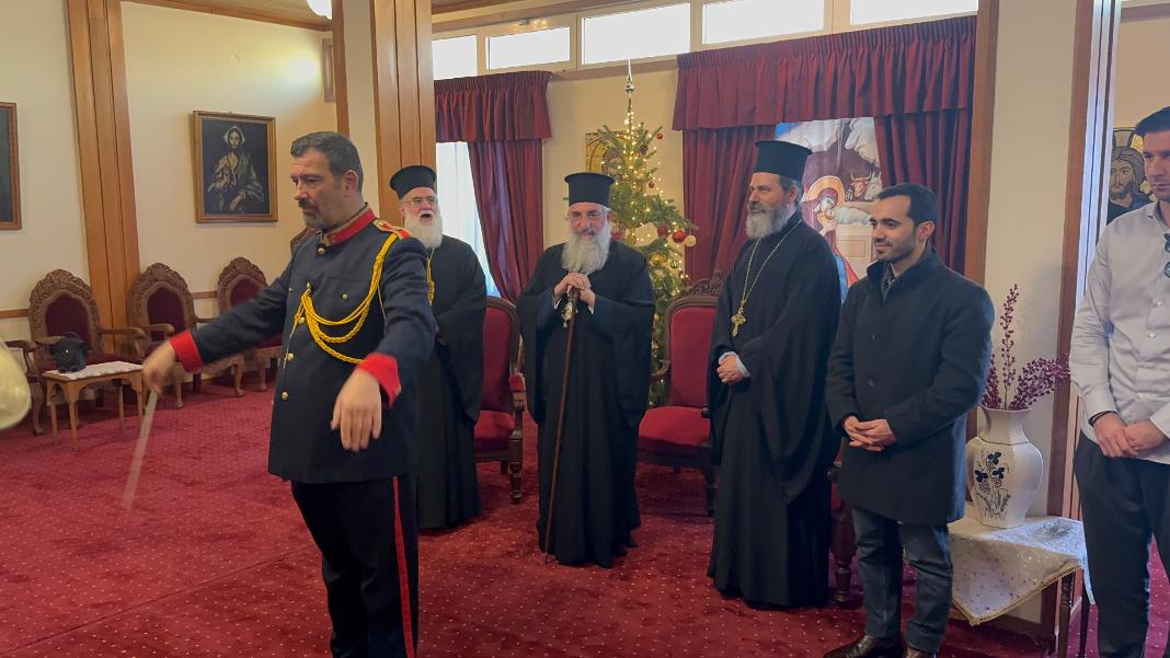 Χριστουγεννιάτικα κάλαντα στον Αρχιεπίσκοπο Κρήτης – φωτογραφίες