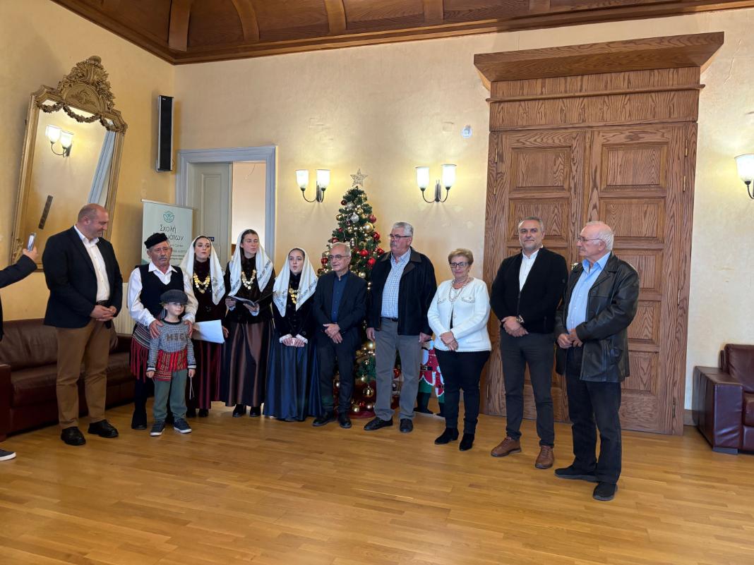 Χριστουγεννιάτικα κάλαντα στην έδρα της Περιφερειακής Ενότητας Ρεθύμνης