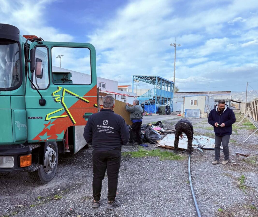 ΕΑΚΗ: Καθάρισαν τον περιβάλλοντα χώρο του κολυμβητηρίου