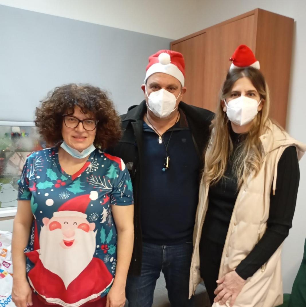 Χριστουγεννιάτικα δώρα από το Κ.Η.Φ.Η Αγίας Τριάδας στα παιδιά που νοσηλεύονται στην Παιδοαιματολογική κλινική