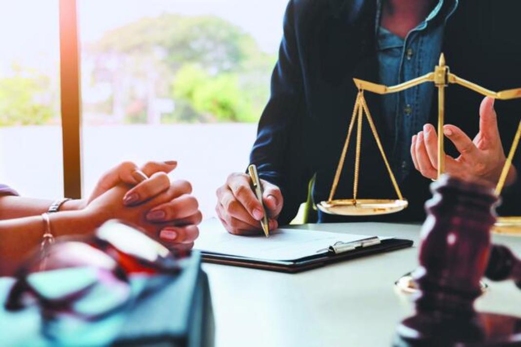 Ανατροπή στις κληρονομιές: Τέλος τα αδελφομοίρια, ένας παίρνει το σπίτι