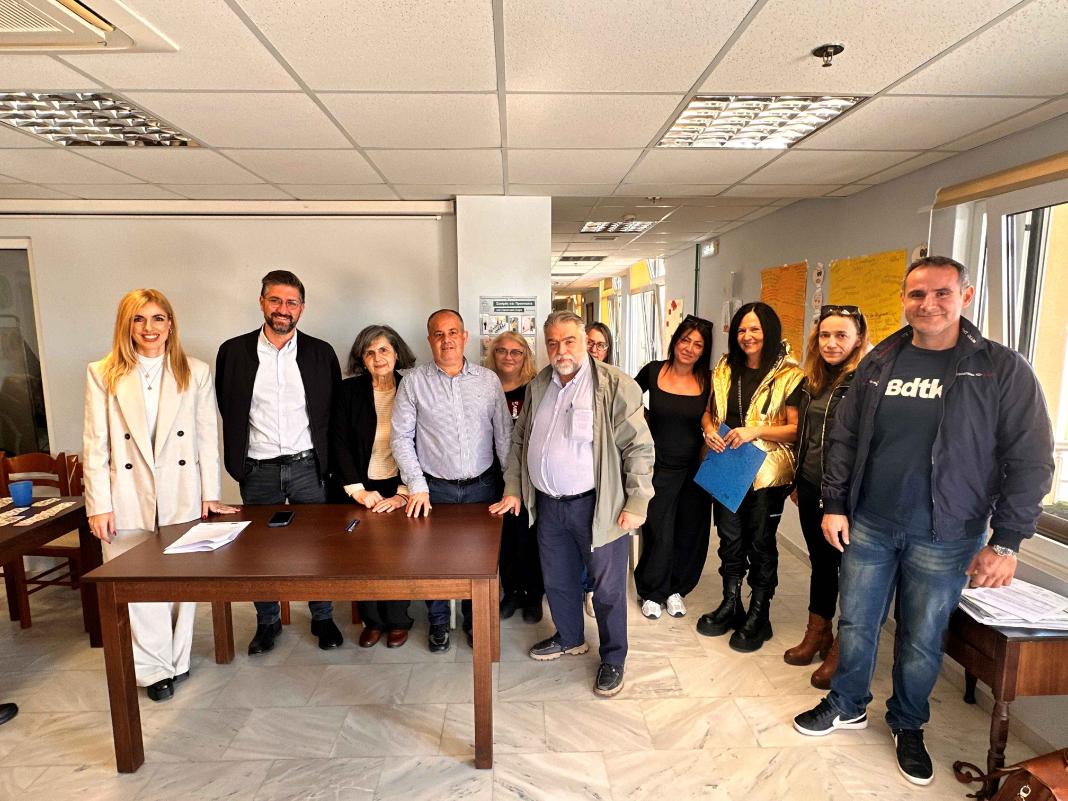 Την ανανέωση των συμβάσεων των εργαζομένων στο Κέντρο Ημερήσιας Φροντίδας Ηλικιωμένων Μαλεβιζίου υπέγραψε ο Μενέλαος Μποκέας