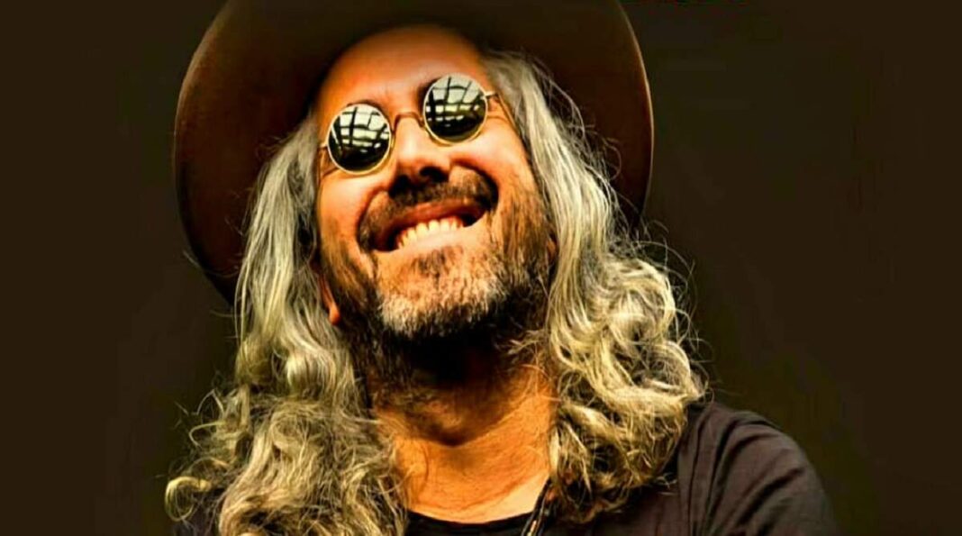 «Τα Απαραίτητα»: Ο Μάνος Παπαδάκης το Σάββατο 3 Ιανουαρίου στο «Μαρίνα»