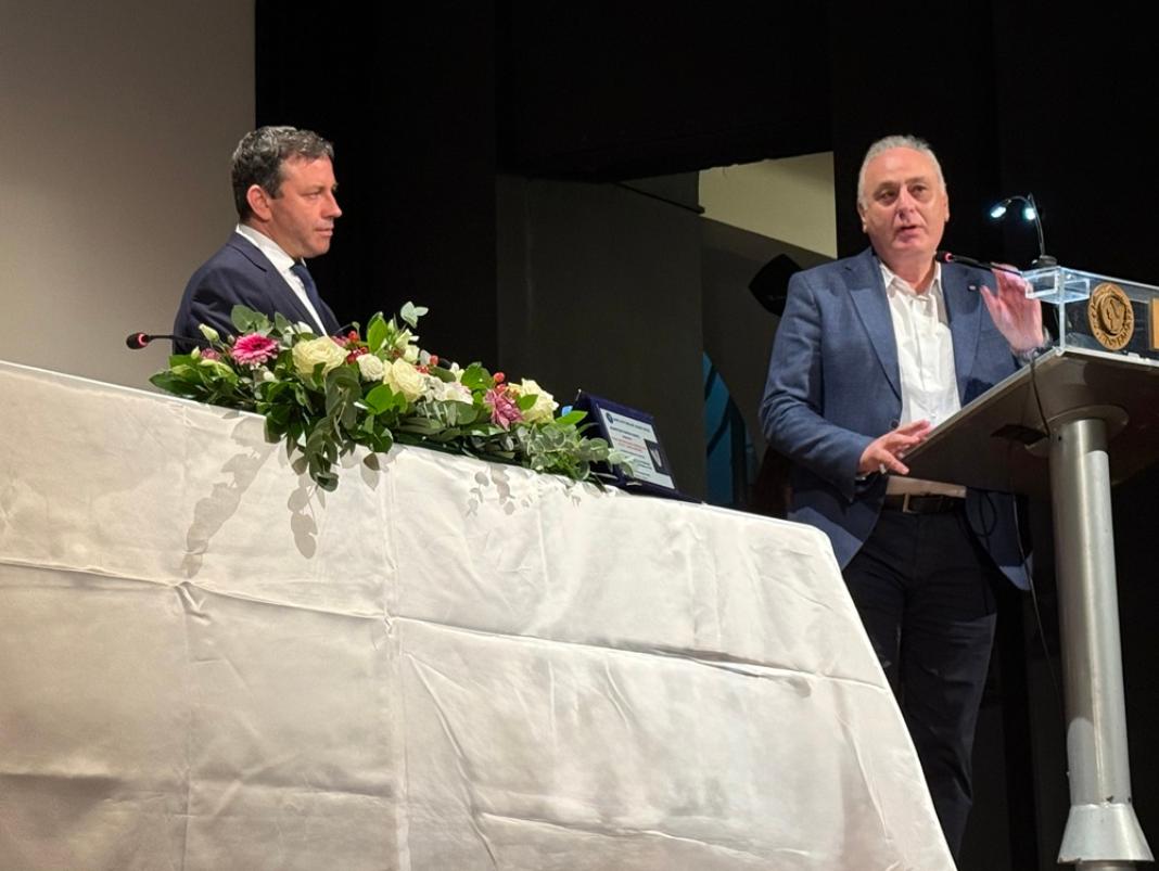 Τιμητική πλακέτα ως ένδειξη αναγνώρισης του πρωτοφανούς μαρτυρίου που βίωσε η Βιάννος