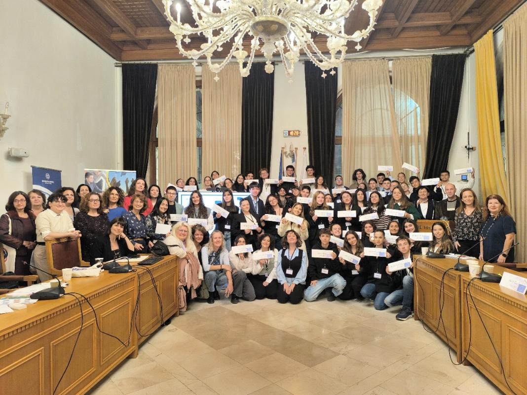 Με επιτυχία και δυναμική συμμετοχή μαθητών προσομοίωση της Ολομέλειας του Ευρωπαϊκού Κοινοβουλίου από την Περιφέρεια Κρήτης