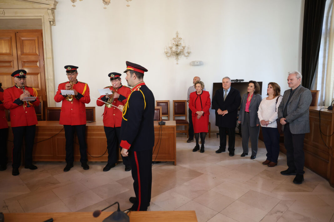 Τα Χριστουγεννιάτικα κάλαντα στη Λότζια