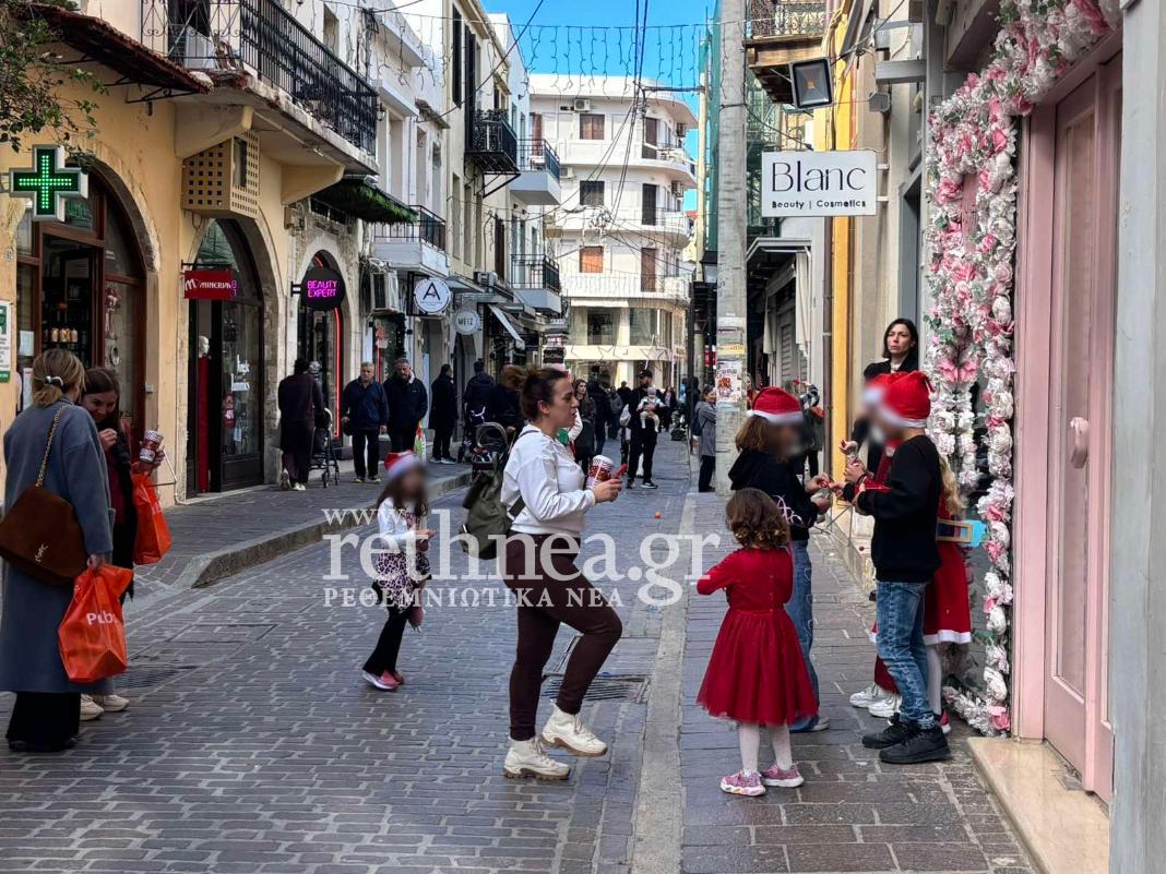 Χριστουγεννιάτικη ατμόσφαιρα στο Ρέθυμνο – Φωτογραφίες