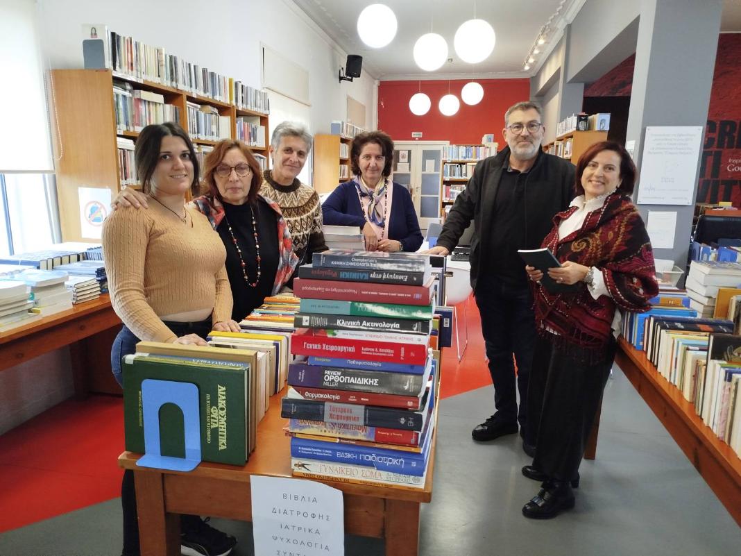 «Τα βιβλία αλλάζουν χέρια!» – Μεγάλη συμμετοχή στη χριστουγεννιάτικη δράση της Δημοτικής Βιβλιοθήκης Χανίων