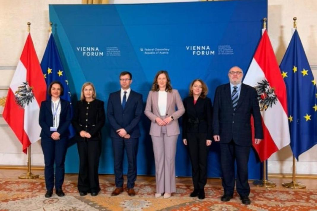 Συμμετοχή της Υφυπουργού Μετανάστευσης και Ασύλου Σέβης Βολουδάκη στο Vienna Forum 2025