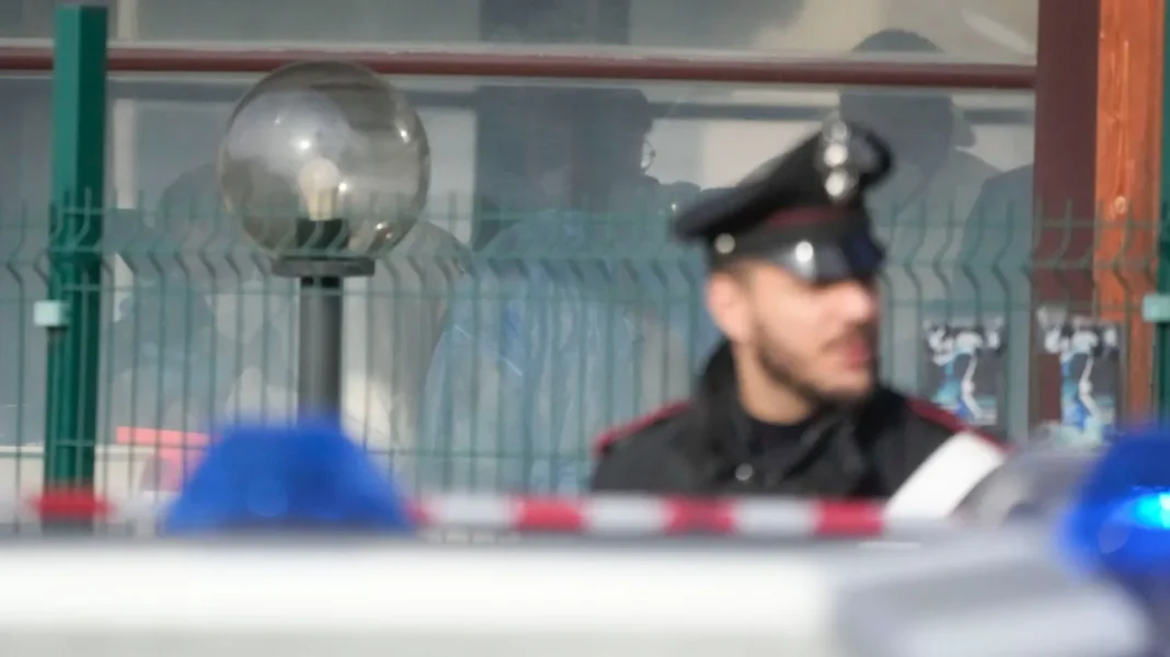 Μιλάνο: Συμμορία ανάγκασε 15χρονο να γδυθεί και να κάνει ανάληψη από ATM – Τέσσερις συλλήψεις