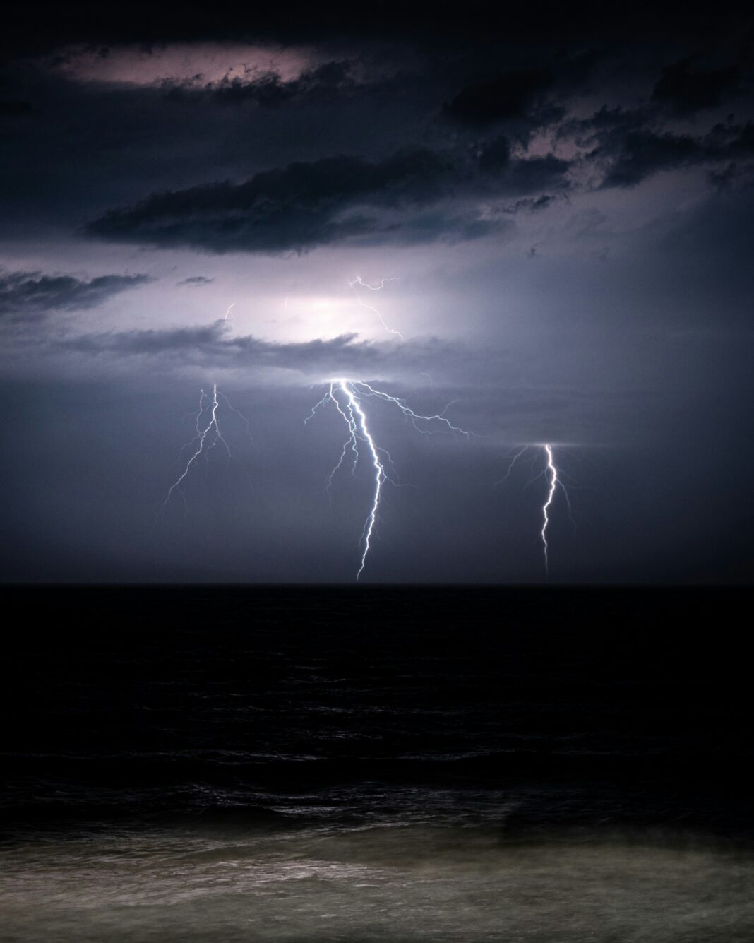 Η Δευτέρα… φέρνει καταιγίδες και πτώση θερμοκρασίας – Ισχυρά φαινόμενα στην Κρήτη