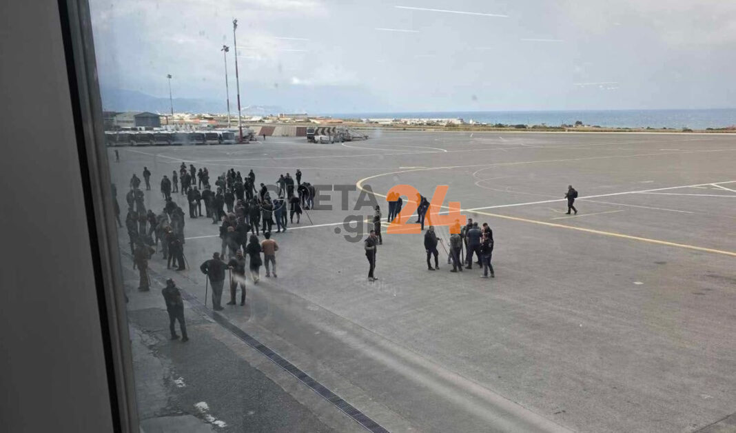 «Άνοιξε» το αεροδρόμιο Ηρακλείου – Παραμένουν οι αγροτοκτηνοτρόφοι