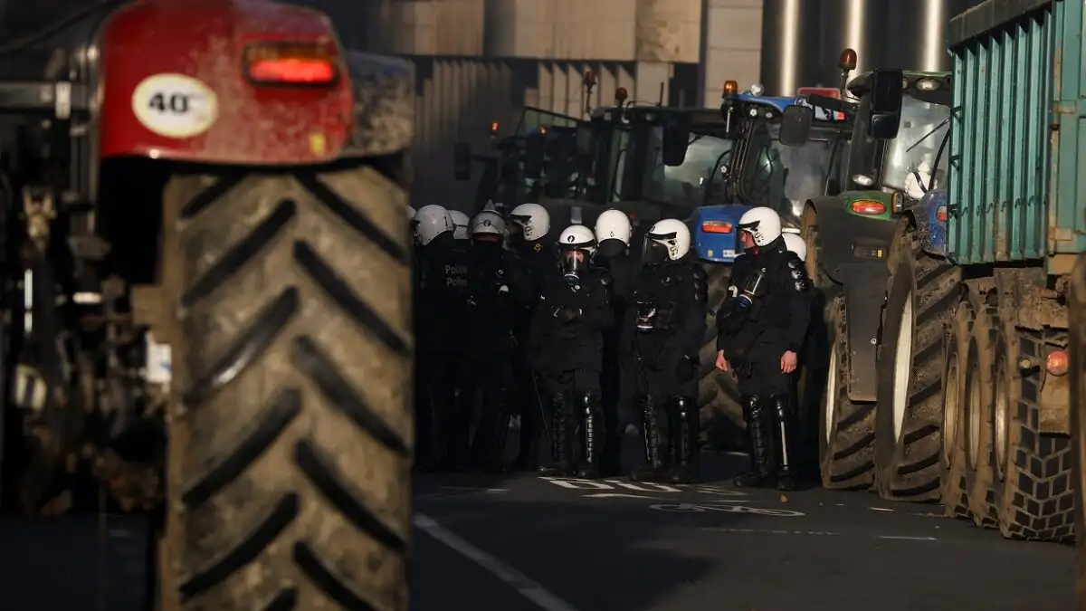 Η κυβέρνηση στη Γαλλία ζητά χριστουγεννιάτικη εκεχειρία από τους αγρότες