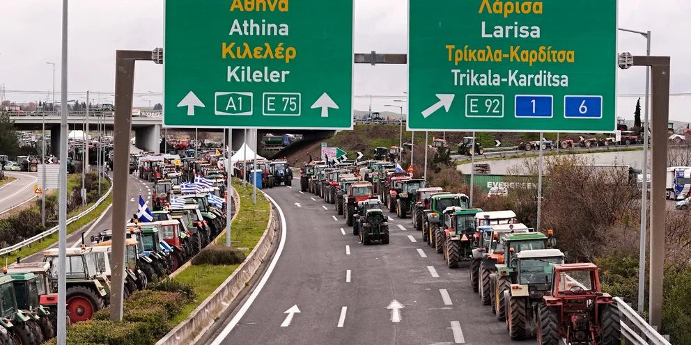 Ανοιχτή η πόρτα του διαλόγου, το μήνυμα της κυβέρνησης στους αγρότες – Μετά τα Φώτα το plan b με μέτρα για τα μπλόκα