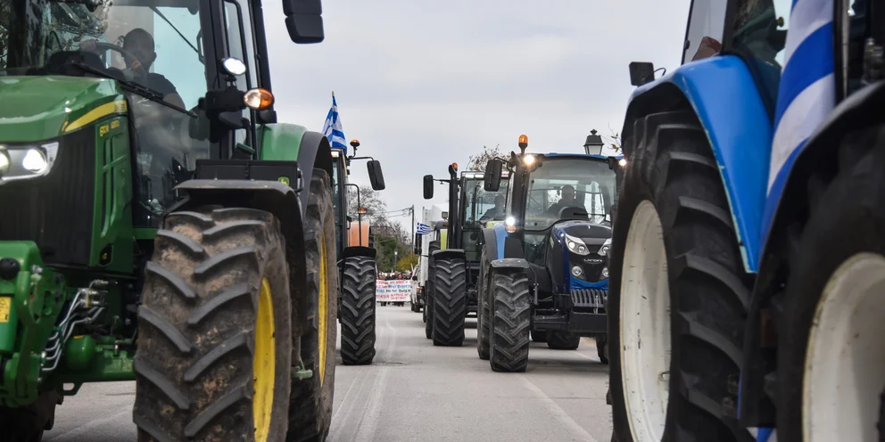 Παραμένουν στα μπλόκα οι αγρότες: Την Πέμπτη αποφασίζουν αν θα προσέλθουν σε διάλογο με την κυβέρνηση