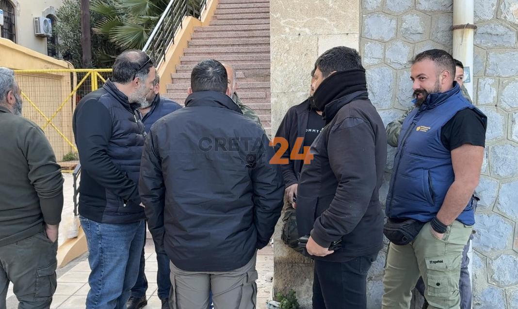 Αγροτοκτηνοτρόφοι: Υπό κατάληψη και το κτίριο της ΑΑΔΕ στο Ηράκλειο – Ζητούν συνάντηση  με τον Πρωθυπουργό