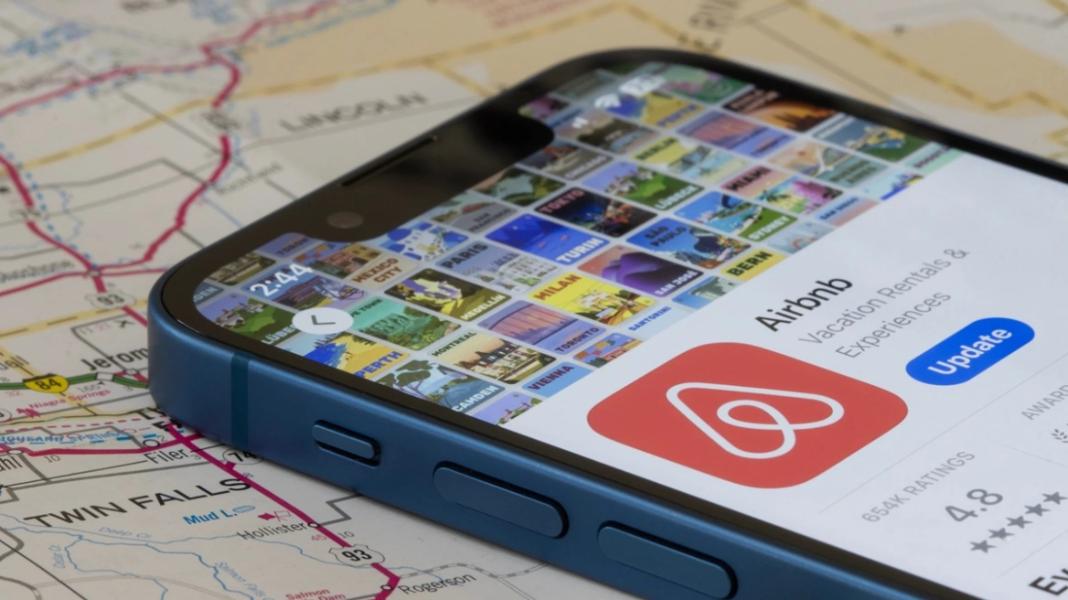 Πρόστιμο €64 εκατ. στην Airbnb για αγγελίες σε απαγορευμένες κατοικίες στην Ισπανία: «Κανείς υπεράνω του νόμου»