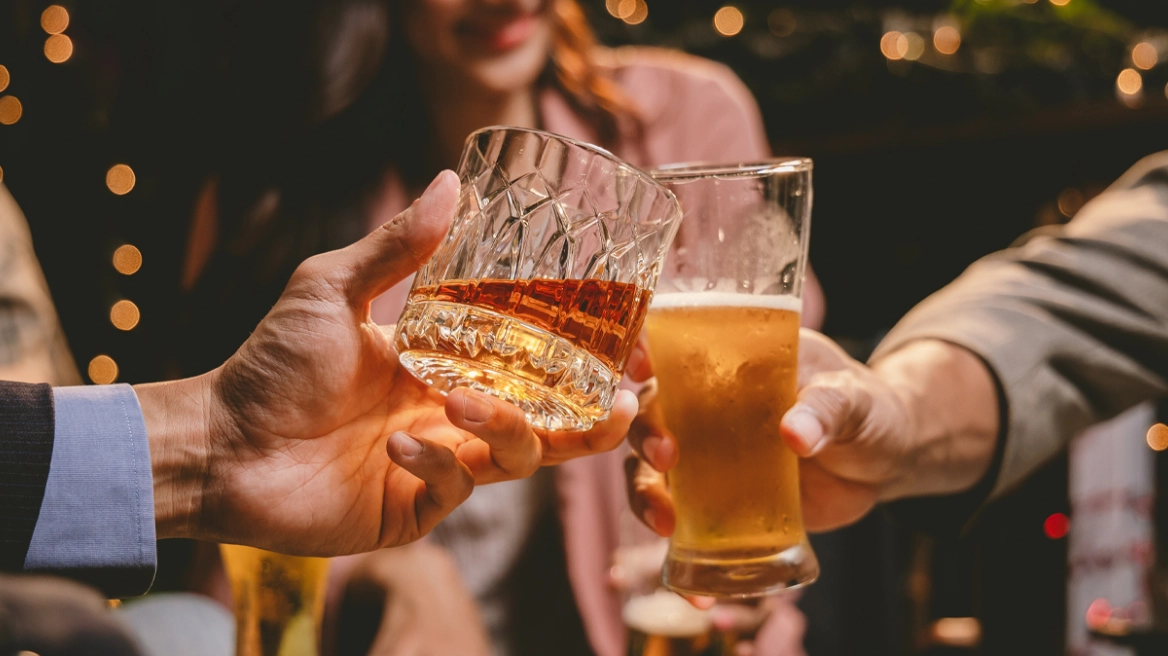 Ο νέος ΚΟΚ και τα αλκοτέστ προκάλεσαν βουτιά στην κατανάλωση σε νυχτερινά μαγαζιά