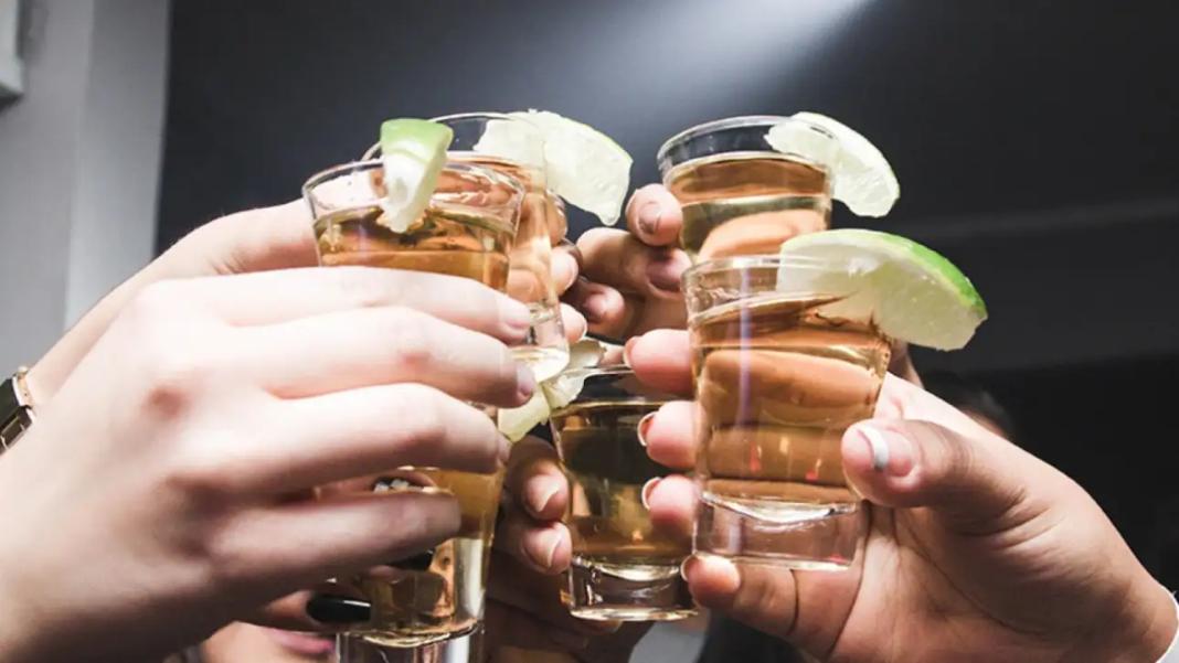 Επεισοδιακό Σαββατόβραδο με μεθυσμένους ανήλικους σε Ηράκλειο και Χανιά – Τρεις συλλήψεις