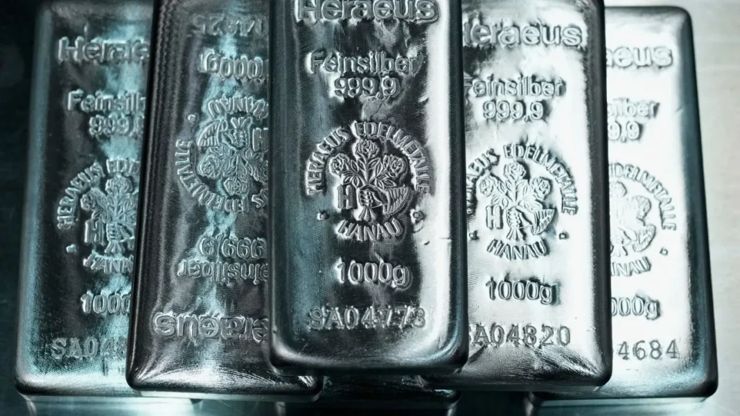 Το ασήμι ξεπέρασε τα 75 δολάρια ανά ουγγιά – Για πρώτη φορά στην ιστορία