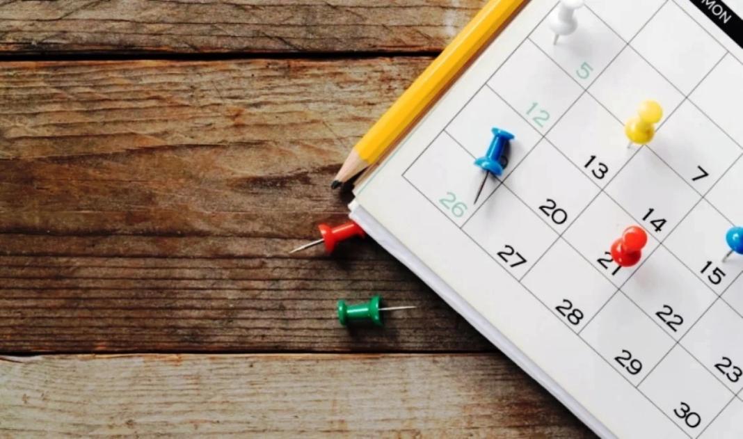 Αργίες 2026: Πότε καθόμαστε; Όλα τα τριήμερα της νέας χρονιάς