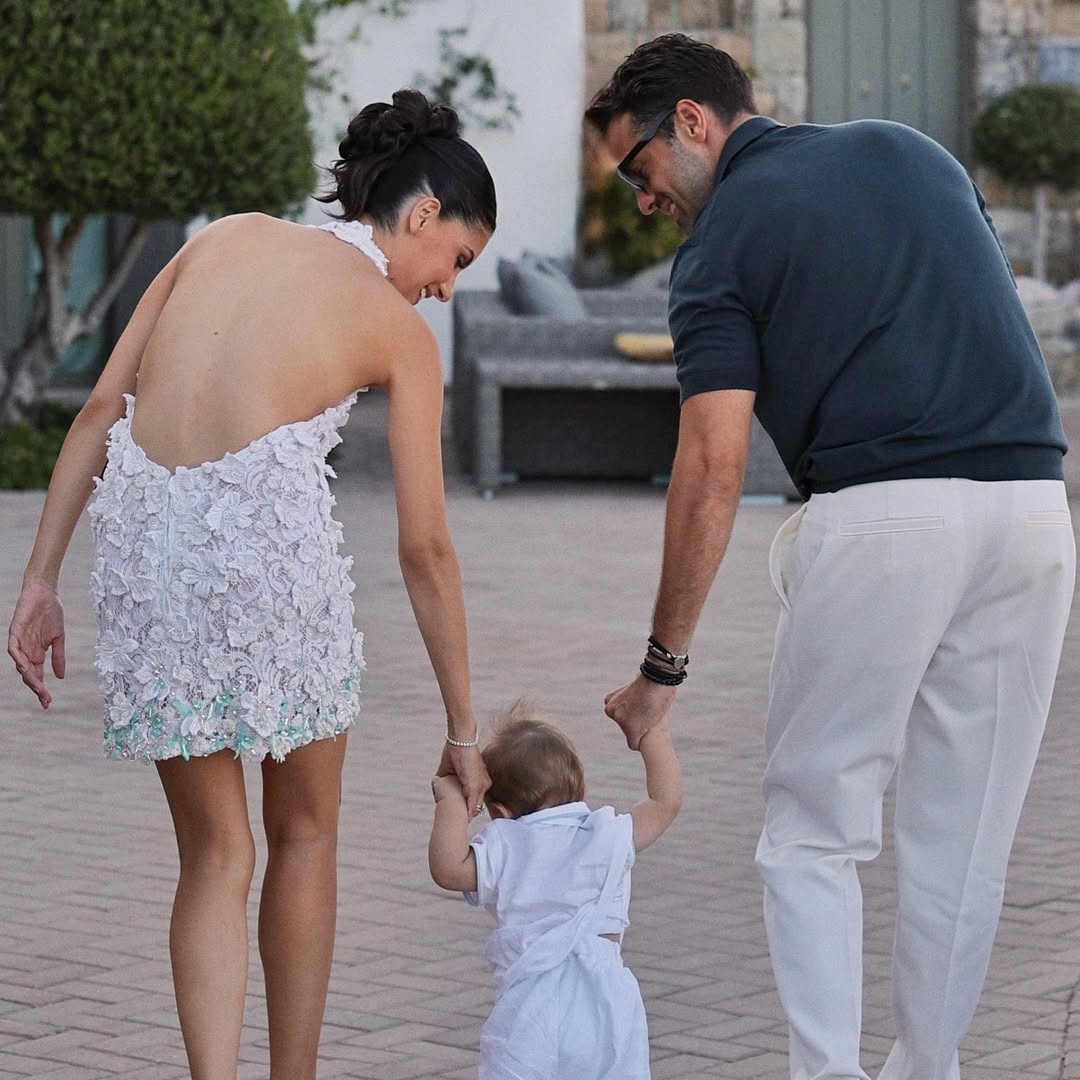 Αλεξάνδρα Νίκα: Η φωτογραφία με τον Κωνσταντίνο Αργυρό αγκαλιά με τον ενός έτους γιο τους