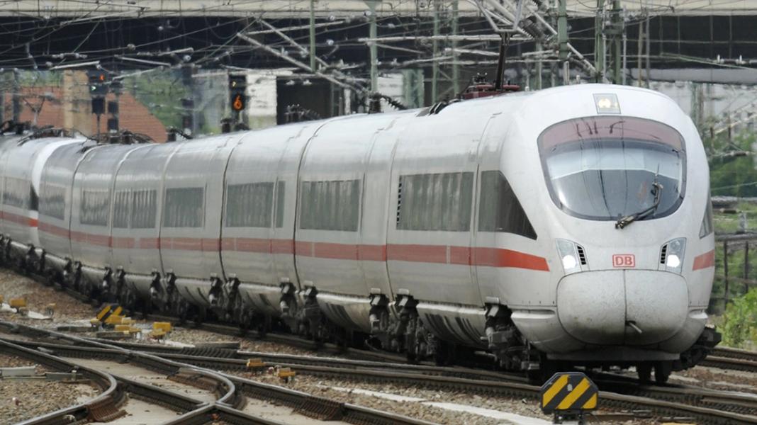 Αμαξοστοιχία Intercity με 400 επιβάτες ακινητοποιήθηκε στους Αγίους Αναργύρους λόγω βλάβης