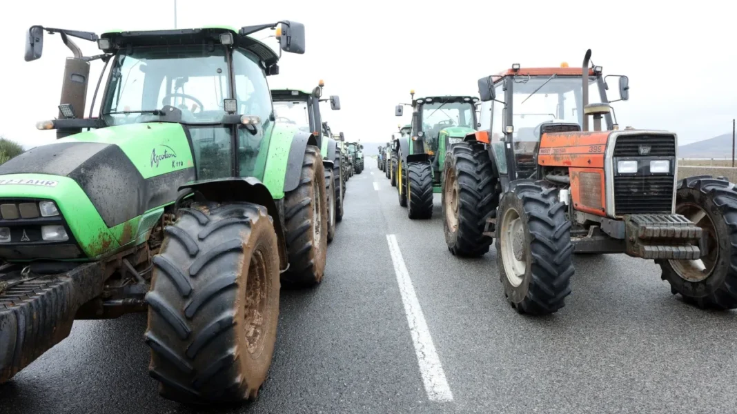 Αγρότες: Έκλεισαν για μία ώρα και τους παραδρόμους στο Μπράλο