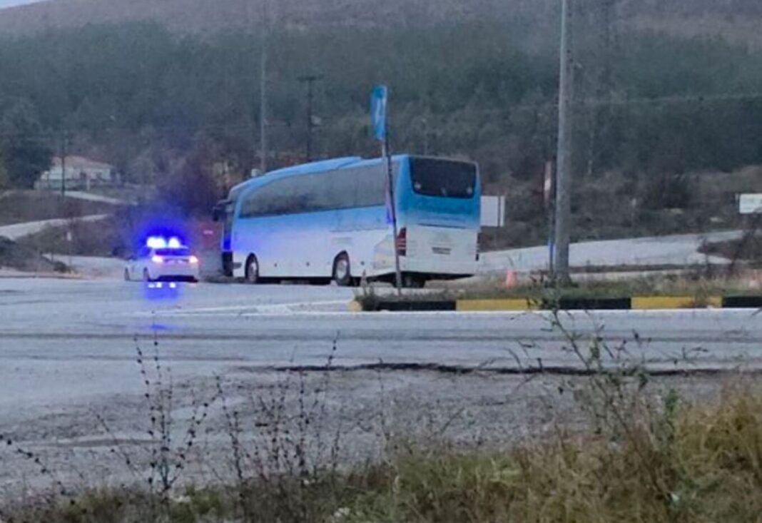 Πτολεμαΐδα: Εκτροπή λεωφορείου με 25 εργαζόμενους στη ΔΕΗ – Νεκρός ο οδηγός από ανακοπή