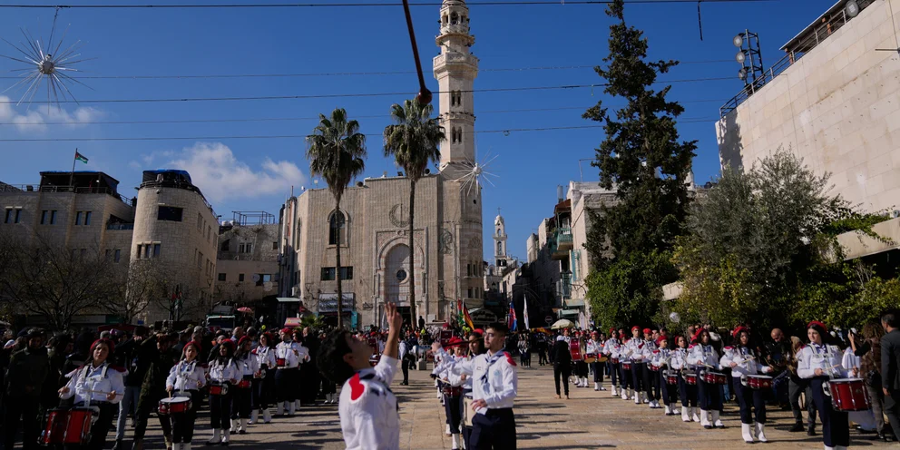 Τα όπλα σίγησαν στη Γάζα και τα Χριστούγεννα επέστρεψαν στο λίκνο του χριστιανισμού, τη Βηθλεέμ (εικόνες)