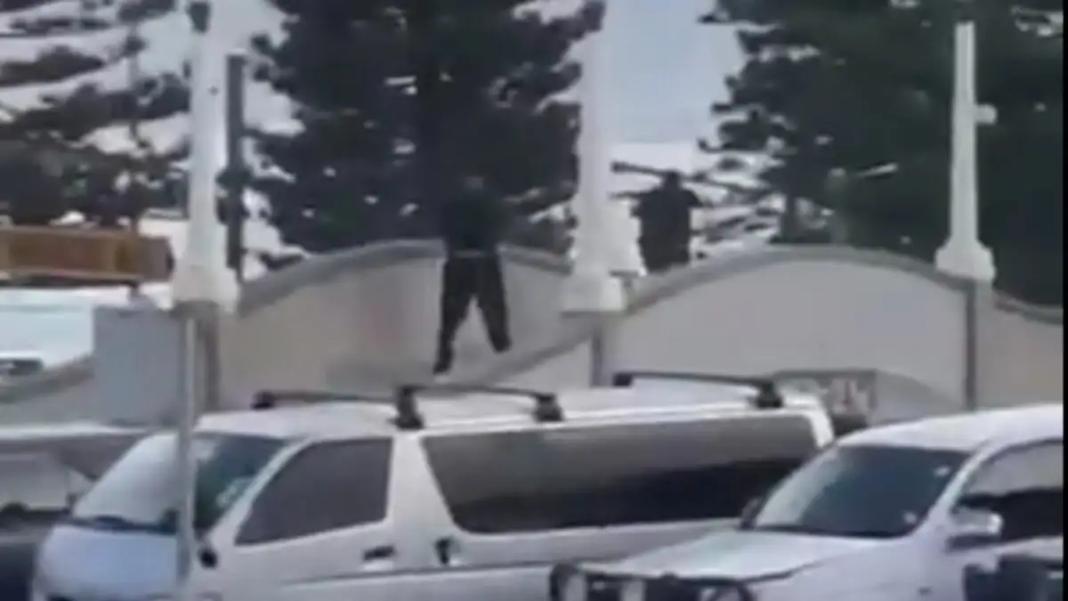 Αυστραλία: Τρομοκρατική επίθεση με πυροβολισμούς σε διάσημη παραλία του Σίδνεϊ