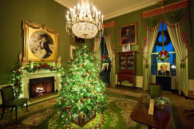 Η Μελάνια Τραμπ στόλισε 51 χριστουγεννιάτικα δέντρα στον Λευκό Οίκο