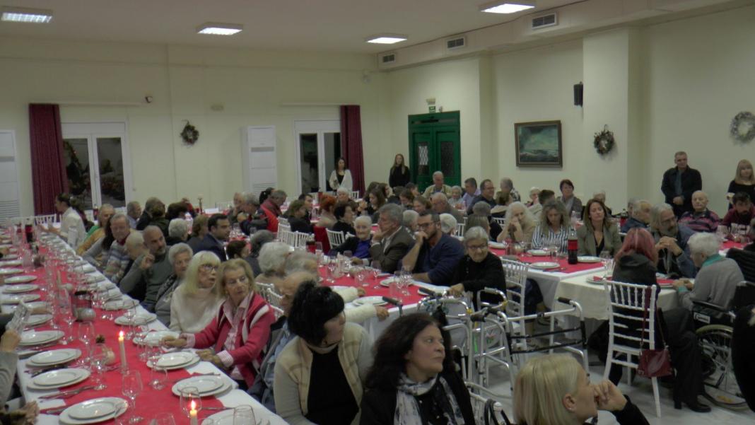 «Κανένας δεν πρέπει να είναι μόνος του» – Δείπνο αγάπης για τους ηλικιωμένους στο Δημοτικό Γηροκομείο Χανίων (Φωτογραφίες)