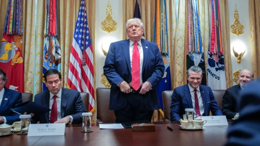 Ανάλυση New York Times: Ο Τραμπ γυρίζει την πλάτη στην Ευρώπη, την αντιμετωπίζει σαν εχθρό και την υποβαθμίζει σε εστία παρακμής