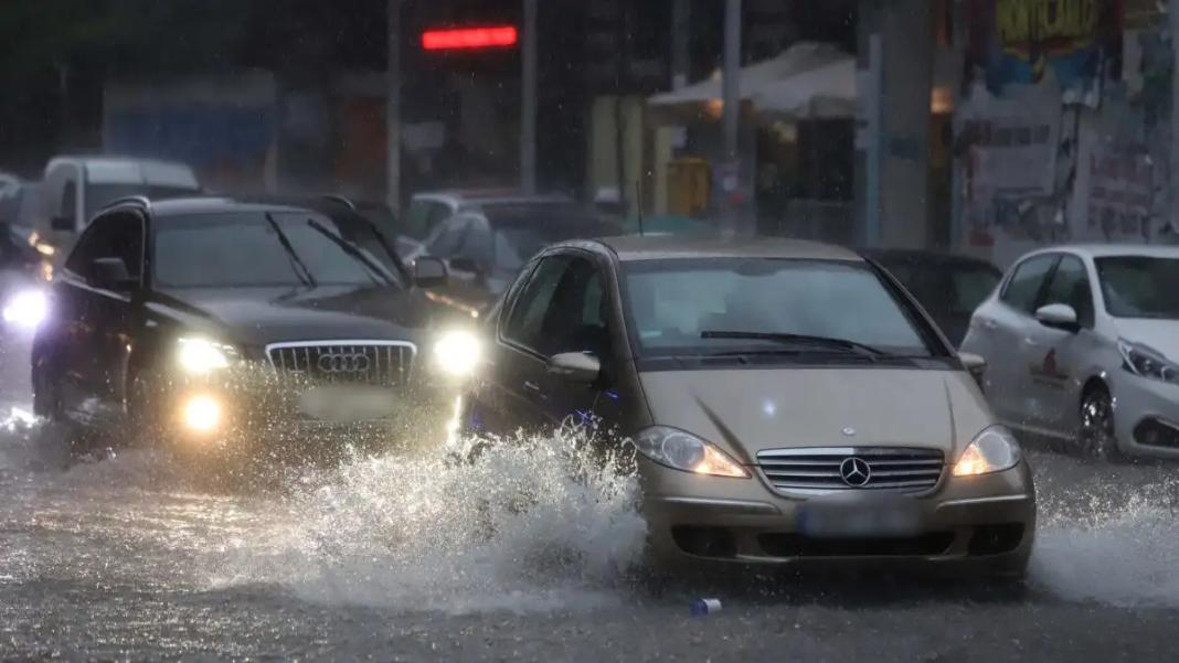 Κακοκαιρία Byron: Μήνυμα 112 στην Αττική – «Αποφύγετε τις άσκοπες μετακινήσεις»
