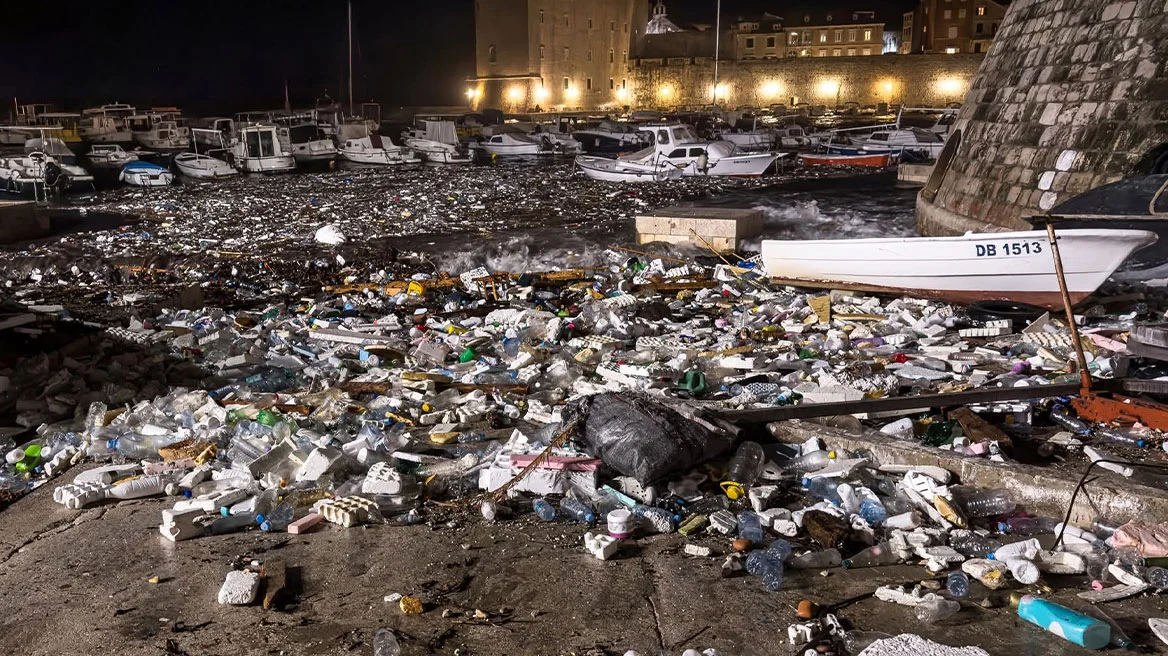Πλημμύρισε με σκουπίδια από την Αλβανία το Ντουμπρόβνικ