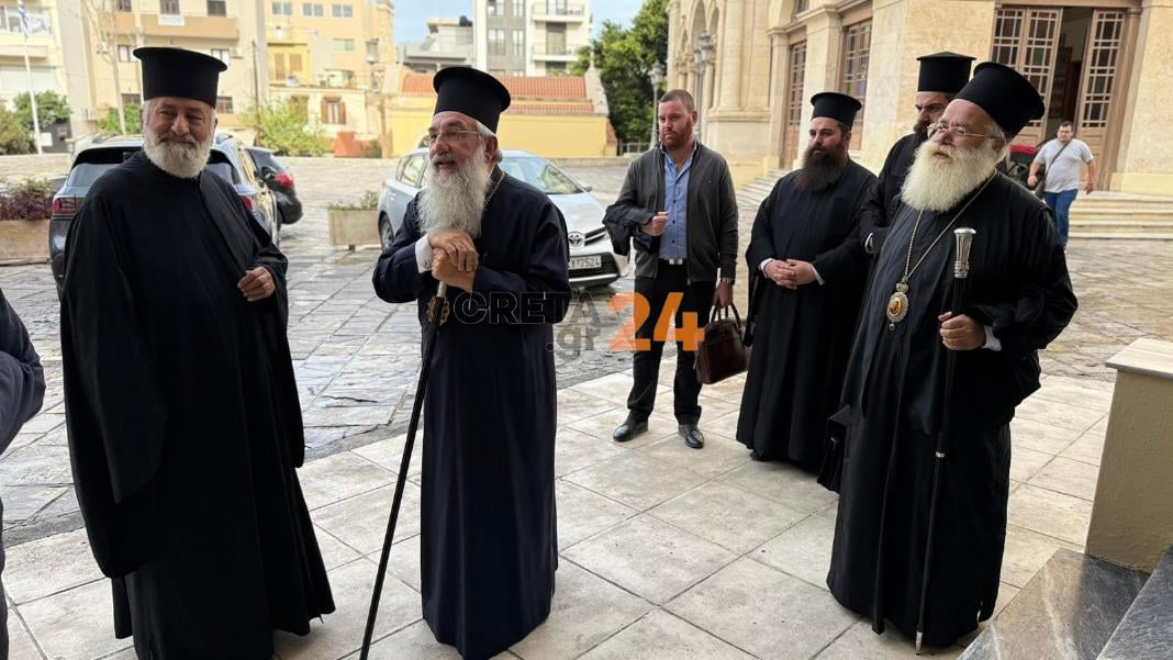 «Να εκλέξουμε μητροπολίτες σε Χανιά και Σπήλι ώστε να κάνουν Πάσχα στις έδρες τους»