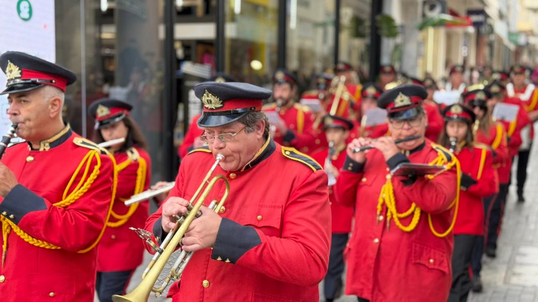 Το κέντρο του Ηρακλείου «πλημμύρισε» με Χριστουγεννιάτικες μελωδίες (Φωτογραφίες και βίντεο)