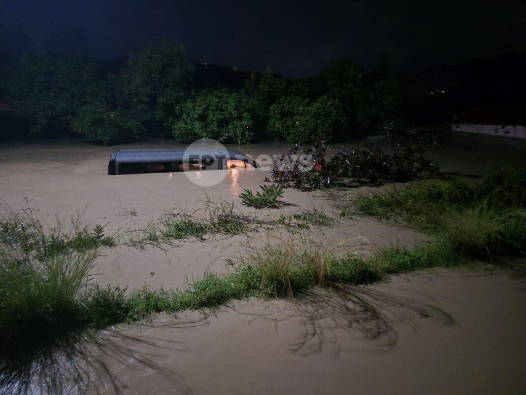 Φοινικούντα: Κινδύνευσαν τουρίστες και κάτοικοι από υπερχείλιση ποταμού