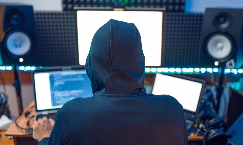 «Οργώνουν» την Κρήτη για το κύκλωμα πειρατικής συνδρομητικής τηλεόρασης