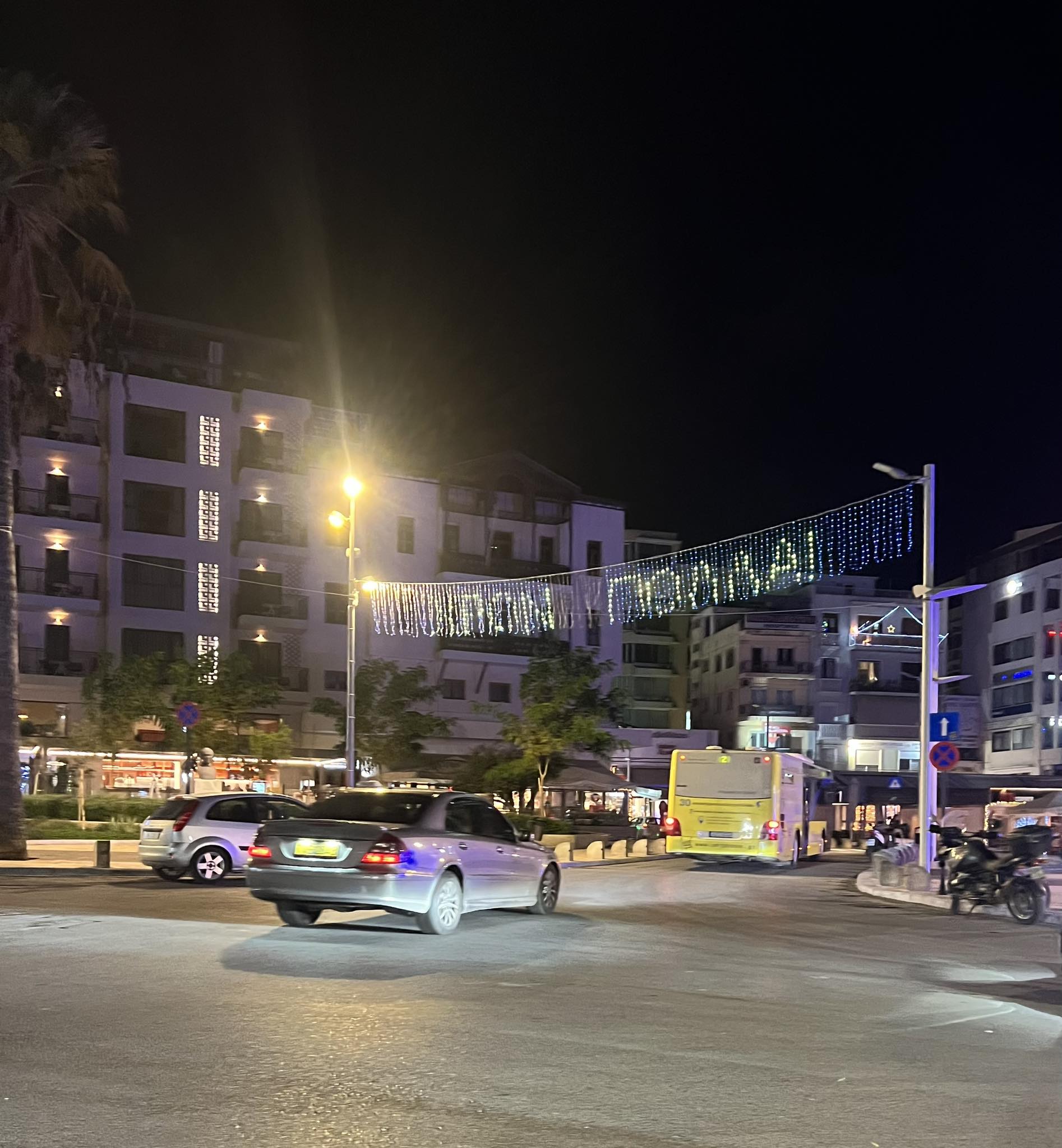 Ηράκλειο: To …λαρισαίικο “Χρον Πολλά” και η εξήγηση για τον χριστουγεννιάτικο στολισμό της πόλης