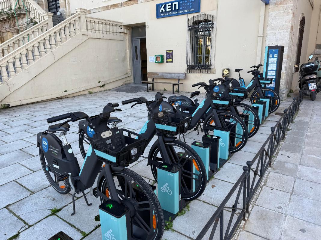 i-bike Chania: Σε πιλοτική εφαρμογή τα νέα ηλεκτρικά κοινόχρηστα ποδήλατα του Δήμου Χανίων