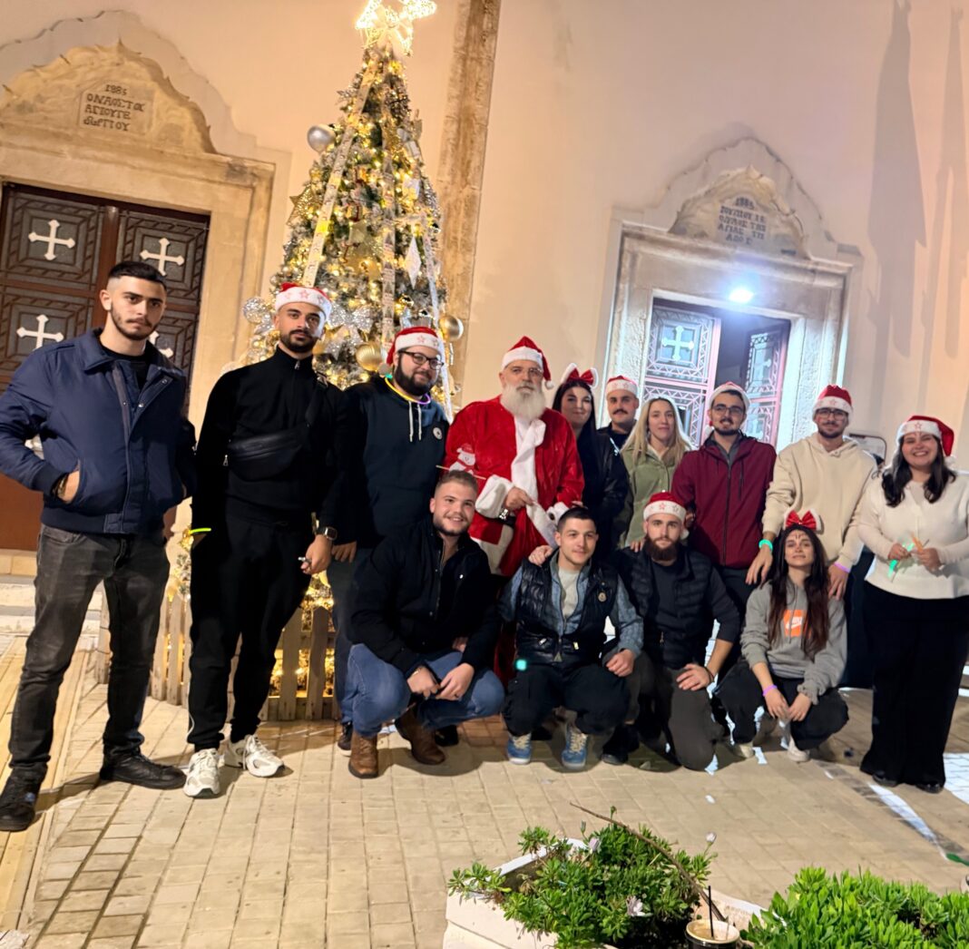 Κορφές: Ο Άγιος Βασίλης μοίρασε τα πιο μεγάλα χαμόγελα στην φωταγώγηση του δέντρου