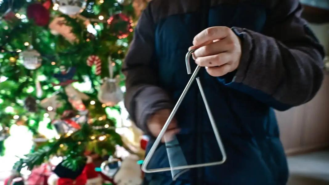 Γιατί λέμε τα κάλαντα την Πρωτοχρονιά: Οι παραλλαγές από τόπο σε τόπο και το έθιμο