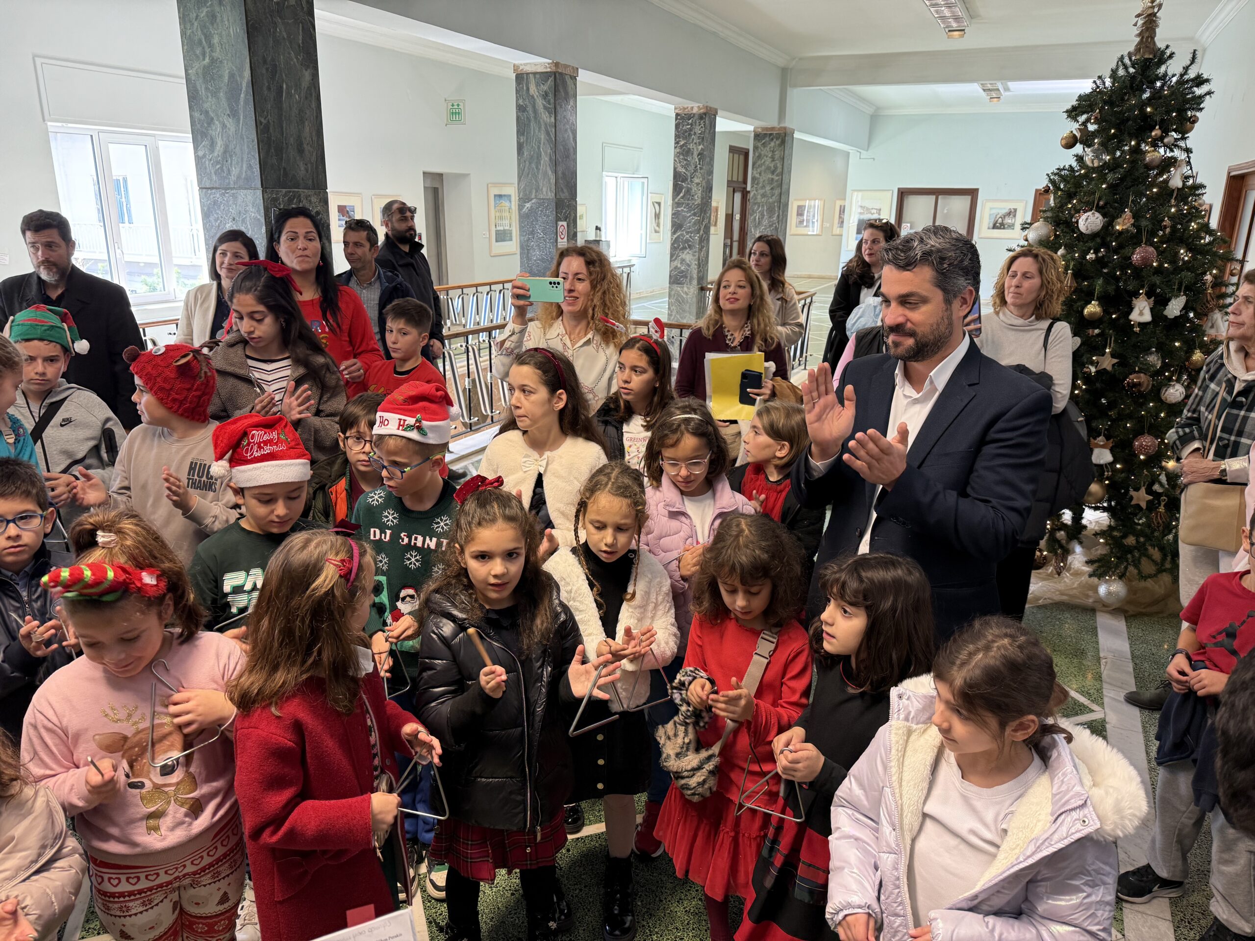 Κάλαντα & εορταστικές μελωδίες στο Δημαρχείο Χανίων